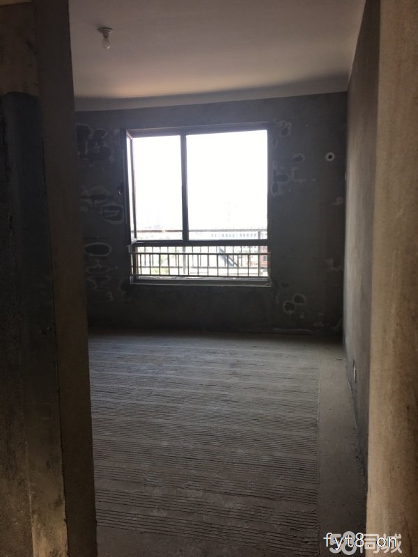 花千树洋房11楼送阁楼118平方有房产证可以按揭产证满两年